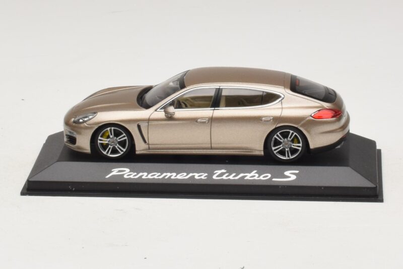Porsche Panamera 970 Turbo S Bronzová Metalíza Minichamps 1:43 Porsche Panamera 970 Turbo S Bronzová Metalíza Minichamps 1:43 WAP0200600E Kov