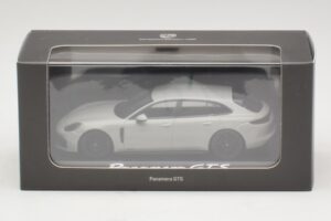 Porsche Panamera GTS 971 Chalk Grey Minichamps 1:43 WAP0207640J Kov – obrázek 4 z 4