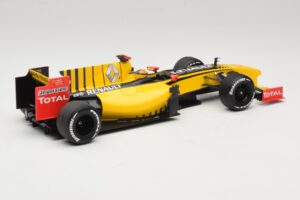 Renault R30 Showcar #11 R. Kubica F1 2010 Minichamps 1:18 150100081 Kov – obrázek 2 z 6