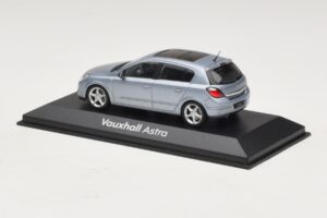 Vauxhall Astra H Sedan Světle Modrý Metalický Minichamps 1:43 ASTRA007 Kov – obrázek 3 z 4