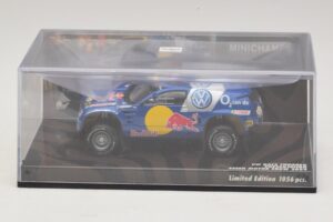 Volkswagen Race Touareg Red Bull Presentation Essen Motor Show 2004 Minichamps 1:43 436045300 Kov – obrázek 4 z 5