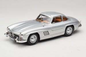 Mercedes 300 SL W198 Gullwing stříbrná Norev 1:18 Mercedes 300 SL W198 Gullwing stříbrná Norev 1:18 183857 Kov