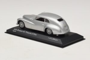 Alfa Romeo 6C 2500 Freccia d'Oro Stříbrný Minichamps 1:43 400120480 Kov – obrázek 3 z 5