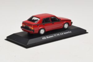 Alfa Romeo 75 V6 3.0 America Červený Maxichamps 1:43 940120461 Kov – obrázek 2 z 5