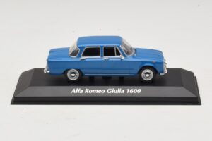 Alfa Romeo Giulia 1600 Modrý Maxichamps 1:43 Alfa Romeo Giulia 1600 Modrý Maxichamps 1:43 940120900 Kov