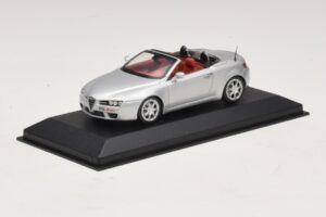 Alfa Romeo Giulia Spider Stříbrný Minichamps 1:43 400120731 Kov – obrázek 2 z 5