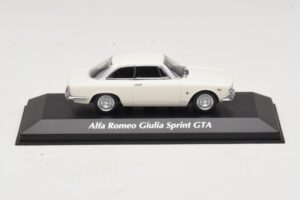 Alfa Romeo Giulia Sprint GTA Bílý Maxichamps 1:43 Alfa Romeo Giulia Sprint GTA Bílý Maxichamps 1:43 940120441 Kov