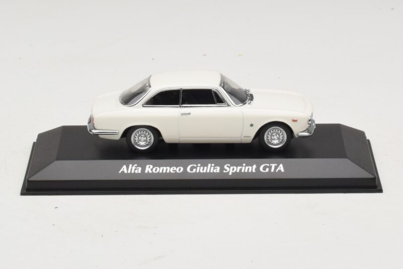 Alfa Romeo Giulia Sprint GTA Bílý Maxichamps 1:43 940120441 Kov