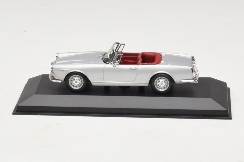 Alfa Romeo Spider 916 3.2 V6 24V Stříbrný Minichamps 1:43 400120330 Kov