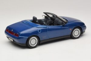 Alfa Romeo Spider 916 Modrý Maisto 1:18 31831 Kov – obrázek 3 z 8