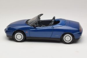 Alfa Romeo Spider 916 Modrý Maisto 1:18 31831 Kov – obrázek 4 z 8