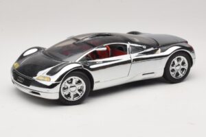 Audi Avus Quattro Chrome Silver Revell 1:18 08830 Kov