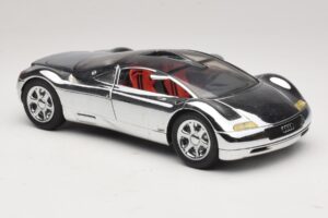 Audi Avus Quattro Chrome Silver Revell 1:18 08830 Kov – obrázek 6 z 8