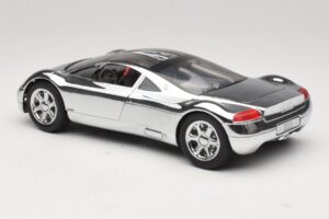 Audi Avus Quattro Chrome Silver Revell 1:18 08830 Kov – obrázek 7 z 8