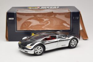 Audi Avus Quattro Chrome Silver Revell 1:18 08830 Kov – obrázek 8 z 8