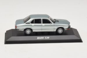 BMW 520 E12 Světle Modrá Metalíza Maxichamps 1:43 BMW 520 E12 Světle Modrá Metalíza Maxichamps 1:43 940023002 Kov
