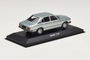 BMW 520 E12 Světle Modrá Metalíza Maxichamps 1:43 940023002 Kov – obrázek 2 z 5