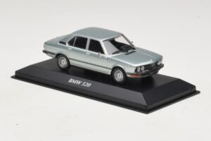 BMW 520 E12 Světle Modrá Metalíza Maxichamps 1:43 940023002 Kov – obrázek 3 z 5