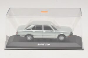 BMW 520 E12 Světle Modrá Metalíza Maxichamps 1:43 940023002 Kov – obrázek 4 z 5