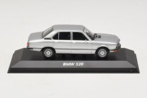 BMW 520 E12 Stříbrný Maxichamps 1:43 BMW 520 E12 Stříbrný Maxichamps 1:43 940023000 Kov