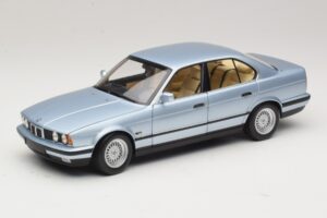 BMW 535i E34 Světle Modrá Metalíza Minichamps 1:18 BMW 535i E34 Světle Modrá Metalíza Minichamps 1:18 100024007 Kov