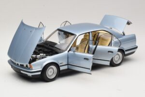 BMW 535i E34 Světle Modrá Metalíza Minichamps 1:18 100024007 Kov – obrázek 2 z 8
