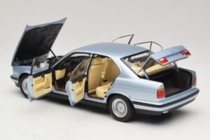 BMW 535i E34 Světle Modrá Metalíza Minichamps 1:18 100024007 Kov – obrázek 5 z 8