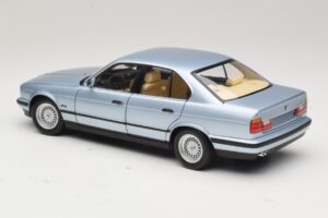 BMW 535i E34 Světle Modrá Metalíza Minichamps 1:18 100024007 Kov – obrázek 7 z 8