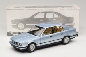 BMW 535i E34 Světle Modrá Metalíza Minichamps 1:18 100024007 Kov – obrázek 8 z 8