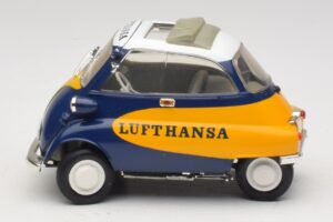 BMW Isetta 250 Lufthansa Revell 1:18 08926 Kov – obrázek 4 z 8