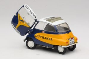BMW Isetta 250 Lufthansa Revell 1:18 08926 Kov – obrázek 5 z 8