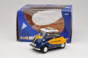 BMW Isetta 250 Lufthansa Revell 1:18 08926 Kov – obrázek 8 z 8