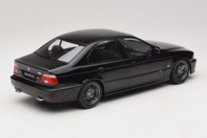 BMW M5 E39 Černý KK-Scale 1:18 KKDC181623 Kov – obrázek 2 z 6