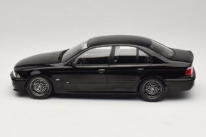 BMW M5 E39 Černý KK-Scale 1:18 KKDC181623 Kov – obrázek 3 z 6