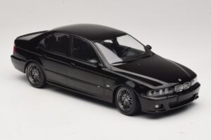 BMW M5 E39 Černý KK-Scale 1:18 KKDC181623 Kov – obrázek 4 z 6