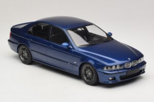 BMW M5 E39 Modrá Metalíza KK-Scale 1:18 KKDC181621 Kov – obrázek 4 z 6