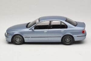 BMW M5 E39 Silverstone Blue Metallic KK-Scale 1:18 KKDC181622 Kov – obrázek 3 z 6