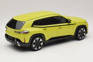 BMW XM G09 Žlutý Minichamps 1:18 110023302 Kov – obrázek 3 z 8