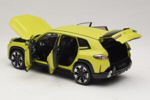 BMW XM G09 Žlutý Minichamps 1:18 110023302 Kov – obrázek 5 z 8