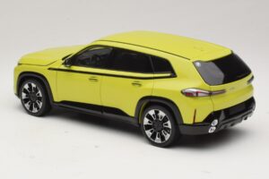 BMW XM G09 Žlutý Minichamps 1:18 110023302 Kov – obrázek 7 z 8