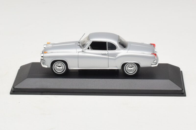 Borgward Isabella Kupé Stříbrná Minichamps 1:43 Borgward Isabella Kupé Stříbrná Minichamps 1:43 400096031 Kov