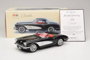 Chevrolet Corvette C1 Tuxedo Black AUTOart 1:18 71142 Kov – obrázek 8 z 8