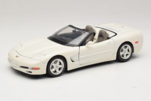 Chevrolet Corvette C5 Kabriolet Bílý Bburago 1:18 3076-P1 Kov