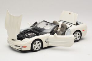 Chevrolet Corvette C5 Kabriolet Bílý Bburago 1:18 3076-P1 Kov – obrázek 2 z 8