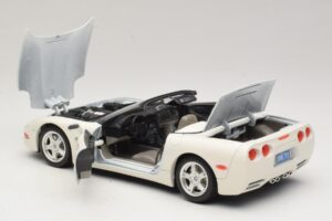 Chevrolet Corvette C5 Kabriolet Bílý Bburago 1:18 3076-P1 Kov – obrázek 5 z 8