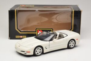 Chevrolet Corvette C5 Kabriolet Bílý Bburago 1:18 3076-P1 Kov – obrázek 8 z 8