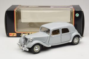 Citroen 15CV Six Šedý Maisto 1:18 31837 Kov – obrázek 8 z 8
