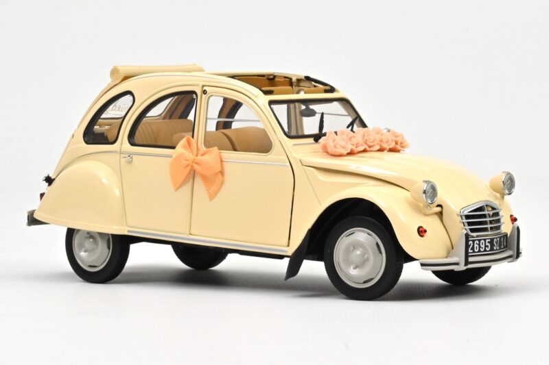Citroen 2CV Wedding Gift Béžová Norev 1:18 Citroen 2CV Wedding Gift Béžová Norev 1:18 181475 Kov