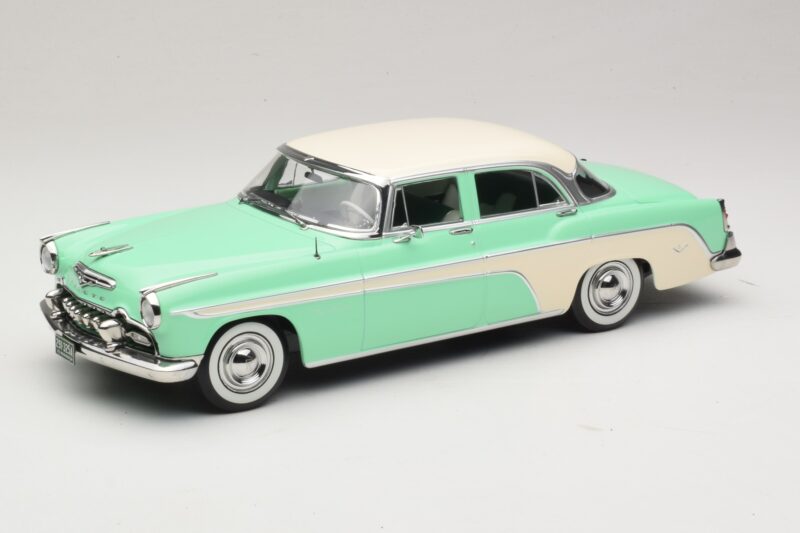 DeSoto Fireflite Sedan Světle Zelená & Krémová KK-Scale 1:18 KKDC181543 Kov