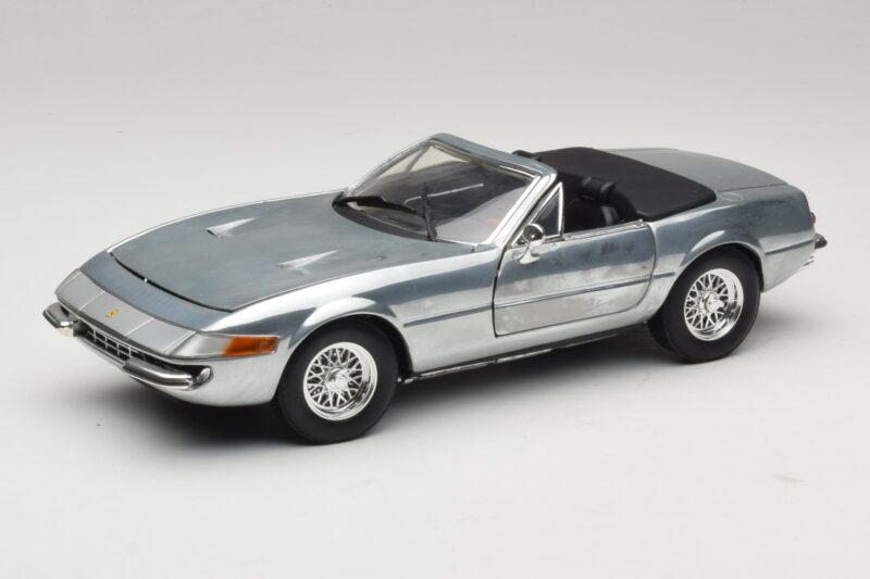 Ferrari 365 GTS Chrome Silver Hot Wheels 1:18 25738 Kov